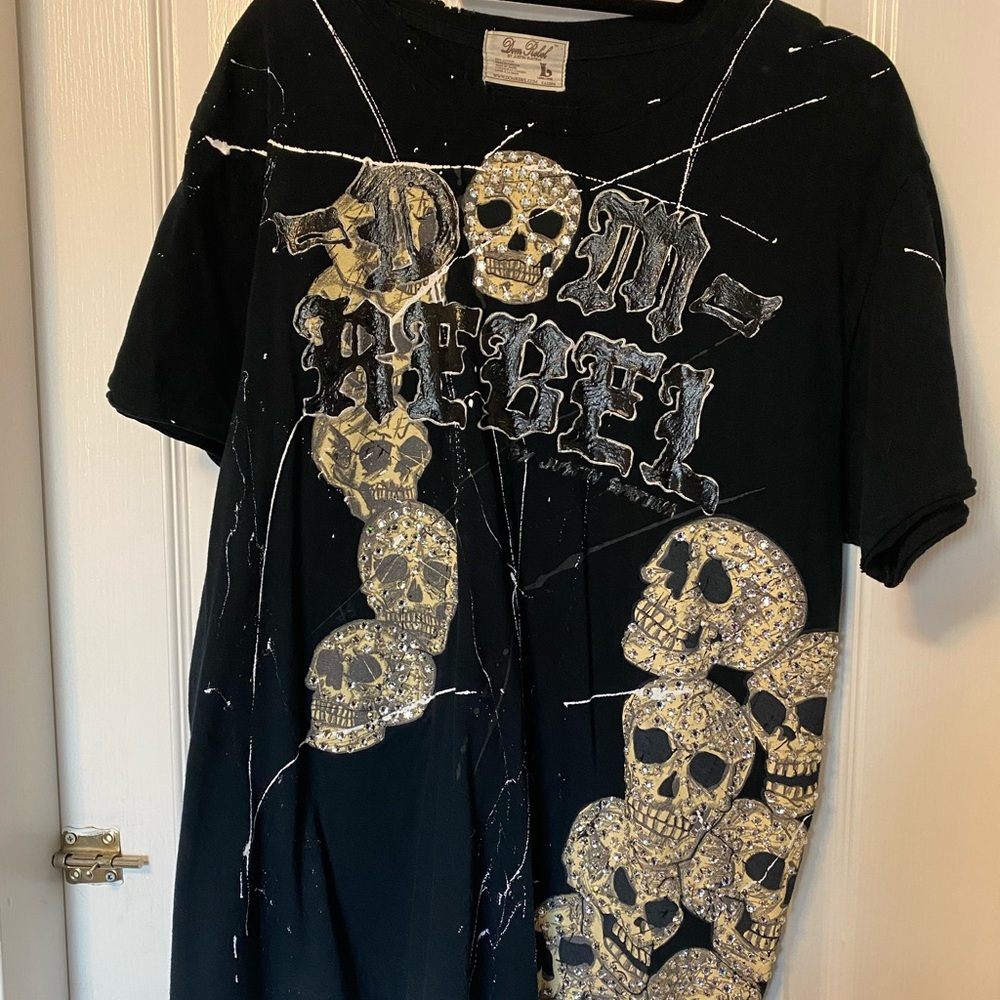 Dom rebel Swarovski crystal skulls tee **RARE**